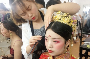 咨询化妆學(xué)校时，该问哪些问题？