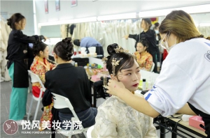 我學(xué)化妆到开工作室的真实经历！