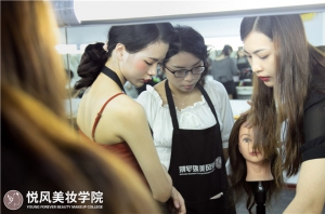 在西安學(xué)美甲一定要去學(xué)校學(xué)吗？